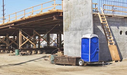 this group of ready-to-use portable restrooms keeps work site workers clean and productive